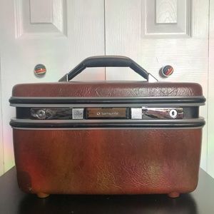 Vintage 60s makeup case, for home or travel